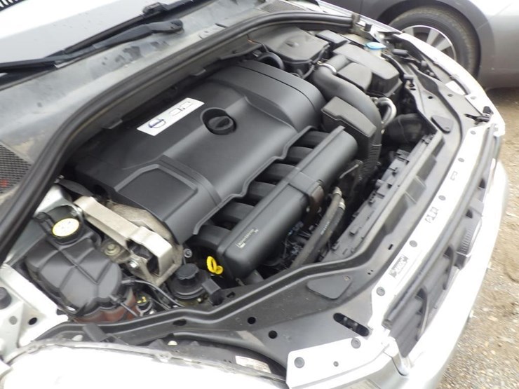 2013-volvo-xc60-image-11