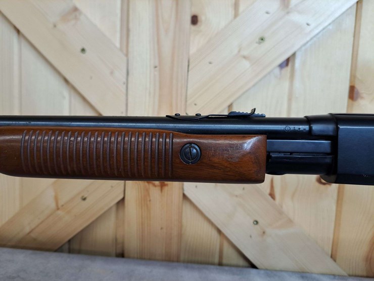remington-fieldmaster-572-.22-lr-pump-rifle-image-6
