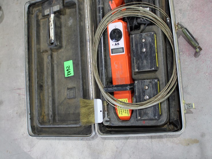 #1022-•-spy-model-785-holiday-detector-image-1