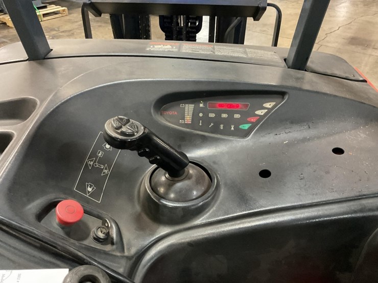 (inv.51024)-toyota-7bncu20-forklift,-4000-lbs-capacity,-2-stage-mast,-48"-forks,-side-shift,-36-v-image-13