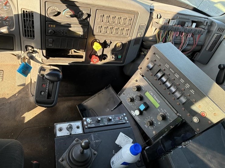 2003-international-7400-image-13