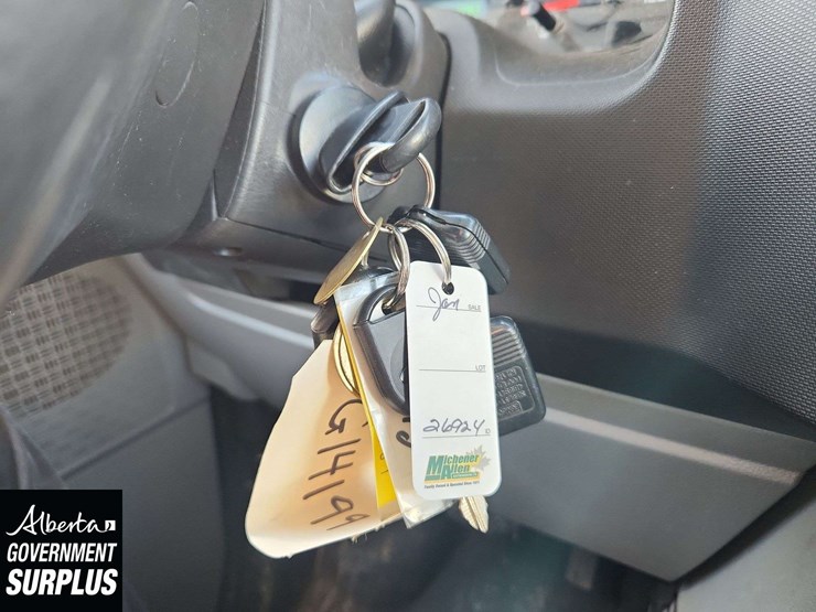 2014-ford-cargo-image-25