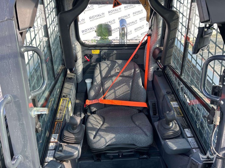 2023-deere-333g-image-5