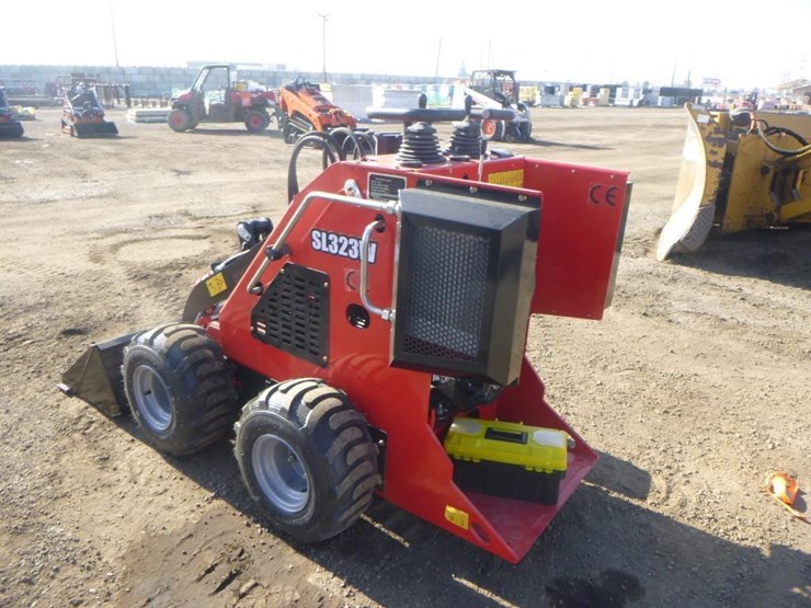 2025-sdlool-323w-skid-steer-loader-image-4