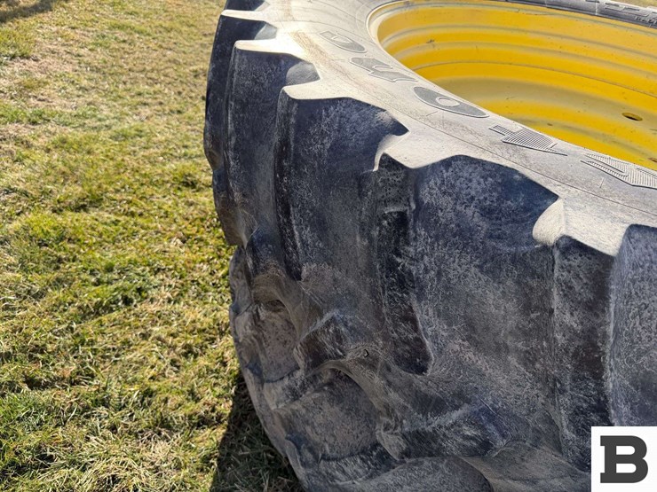 2011-john-deere-8310r-image-91