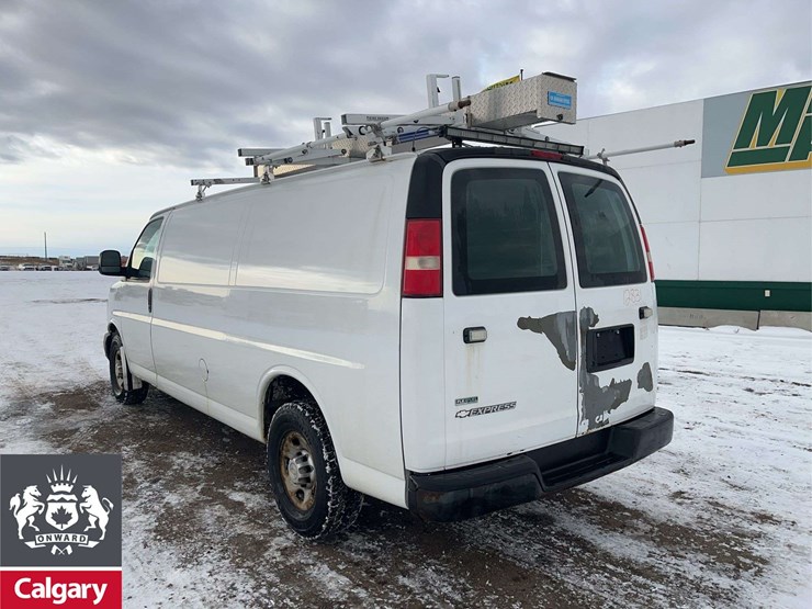 2010-chevrolet-express-3500-image-3