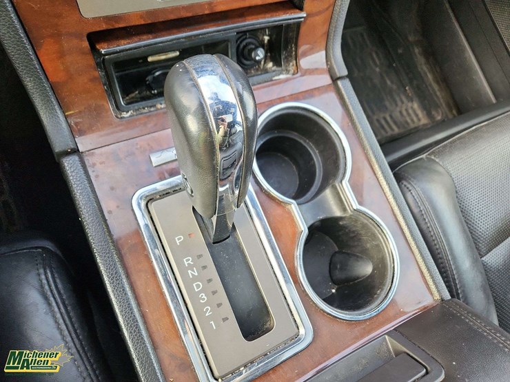 2013-lincoln-navigator-image-23