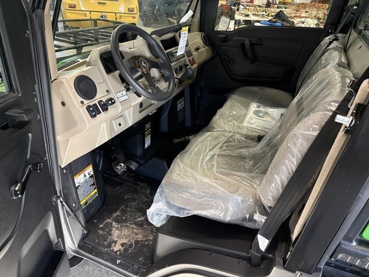 2024-john-deere-gator-image-8