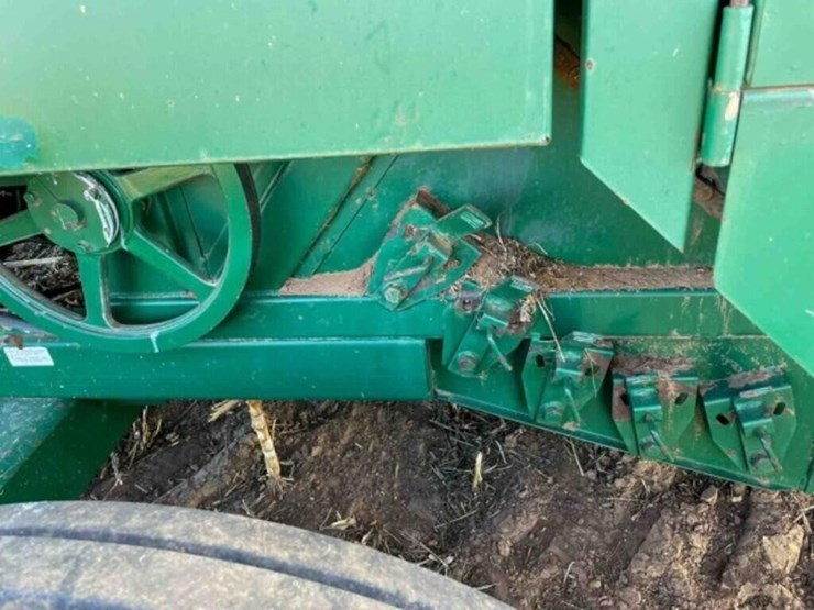 kmc-3360-peanut-harvester-image-11