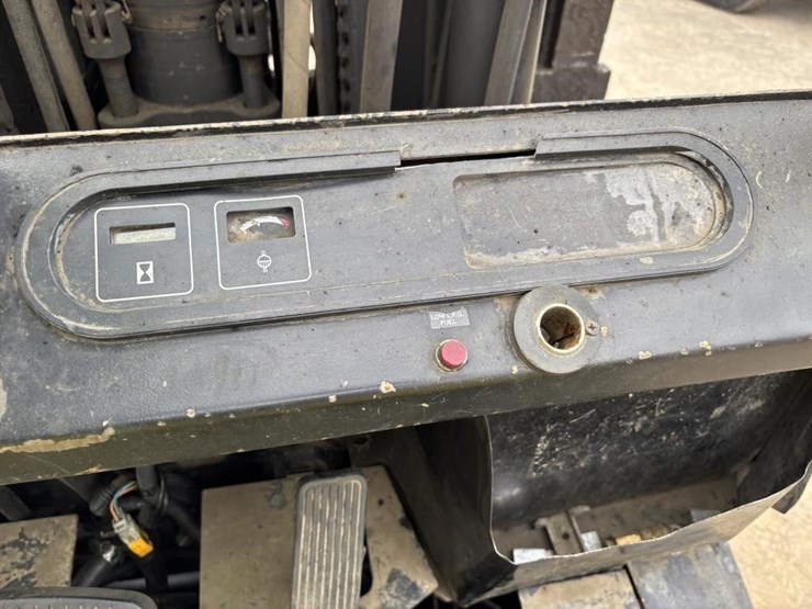 yale-glc080lgnae095-forklift-image-22