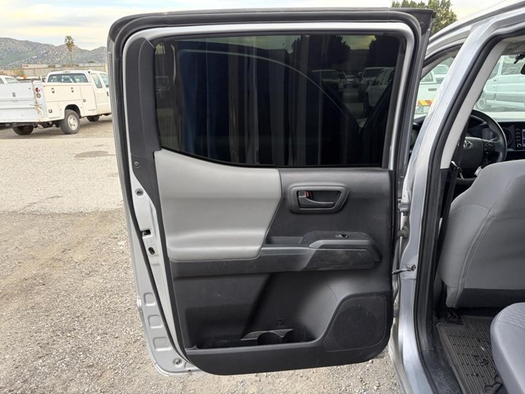 2020-toyota-tacoma-image-18