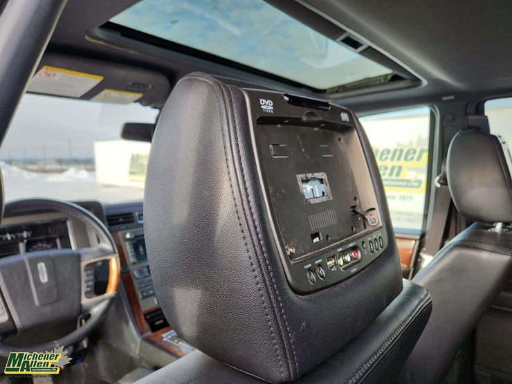 2013-lincoln-navigator-image-27