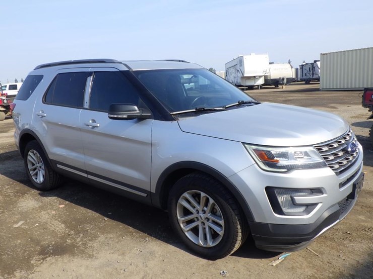 2017-ford-explorer-image-2