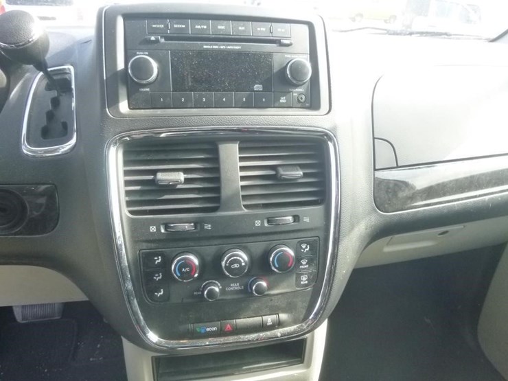 2014-dodge-grand-caravan-image-16