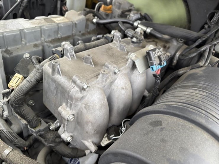 2017-yale-glc120vxntge100-forklift-image-34