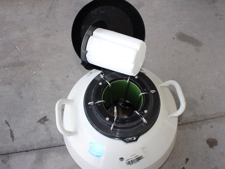 #1035-•-livestock-semen-tank-image-3