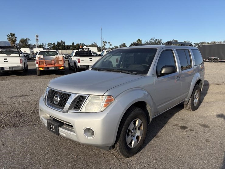 2012-nissan-pathfinder-image-1