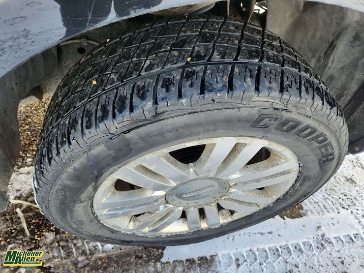 2013-lincoln-navigator-image-14