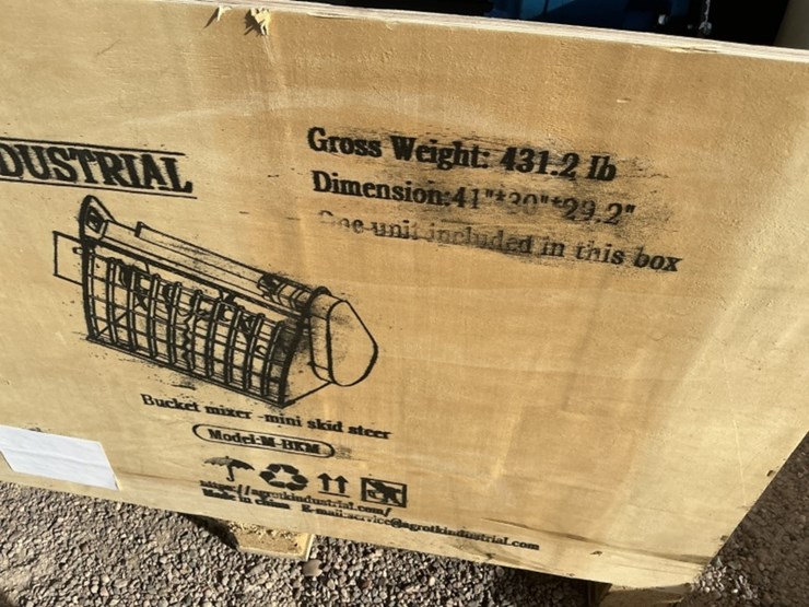 2025-agt-m-bkm-mini-skid-steer-mixer-bucket-image-3