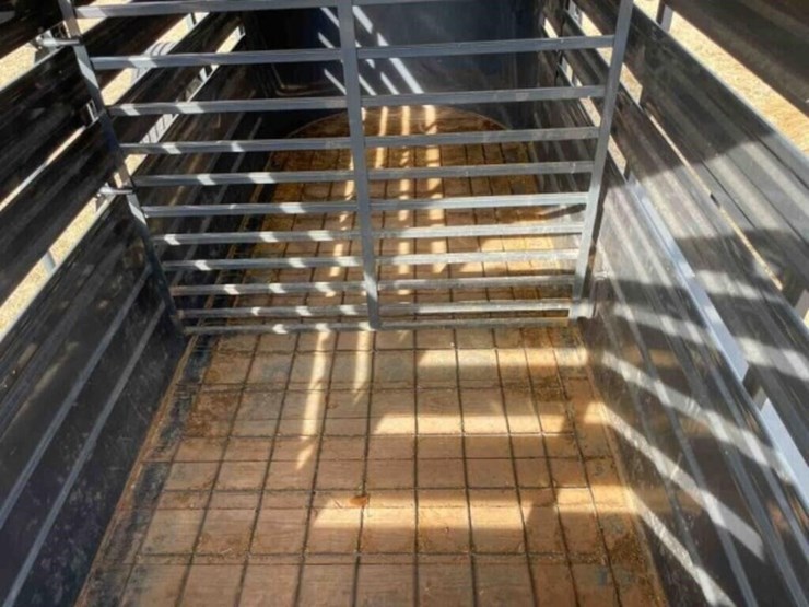 2012-ww-full-cover-stock-trailer-image-12