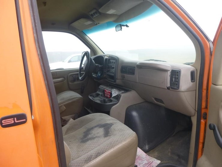 2000-gmc-3500-image-14