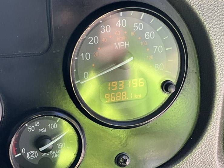 2018-peterbilt-520-image-32