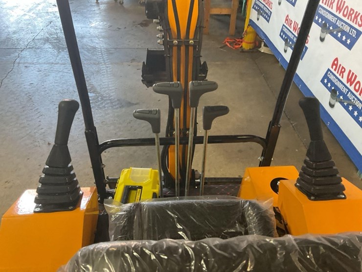 (inv.50033)-new-unused-miva-va15-mini-excavator,-13.5-hp-gas-engine,-aux.-hydraulics,-15"-bucket,-image-5