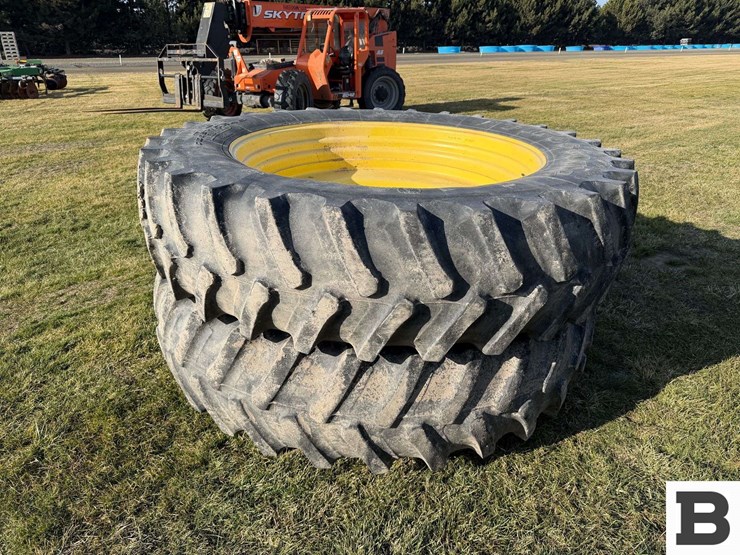 2011-john-deere-8310r-image-87