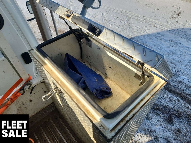 2008-freightliner-m2-106-image-38