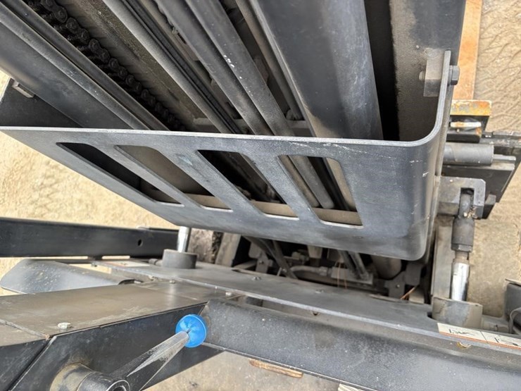 crown-303sctt-forklift-image-13