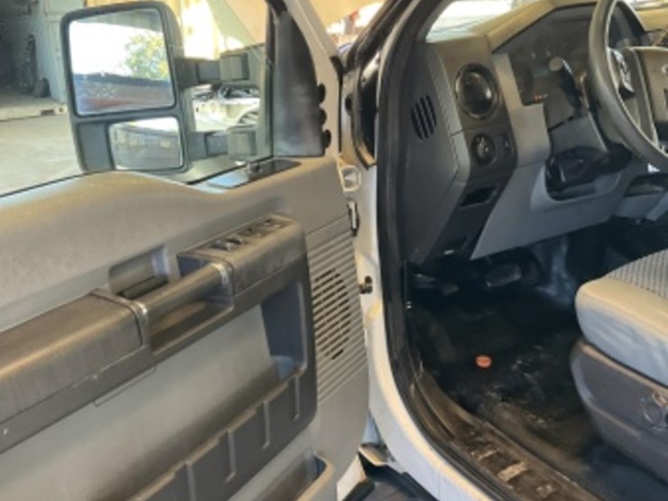 2015-ford-f550-image-25