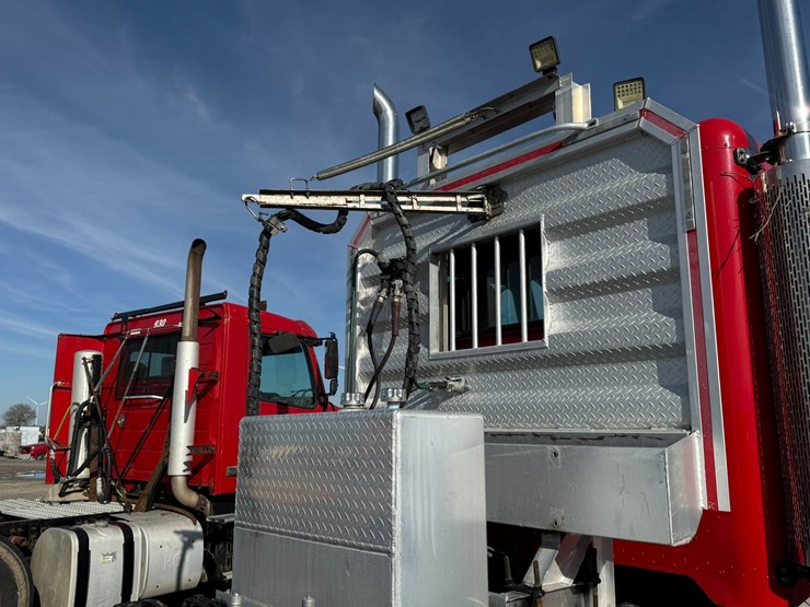 2014-peterbilt-389-image-31