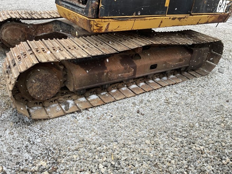 caterpillar-e120b-image-9