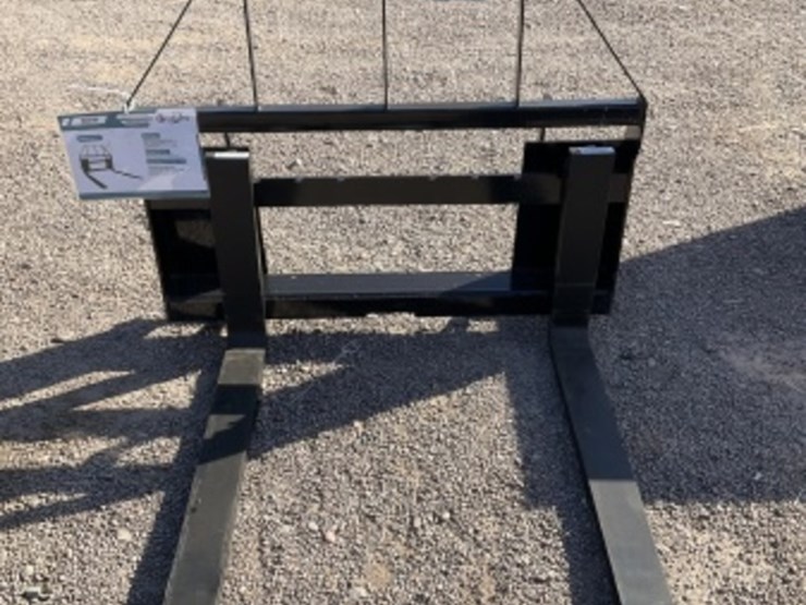 4ft-pallet-forks-for-skid-steer-image-3