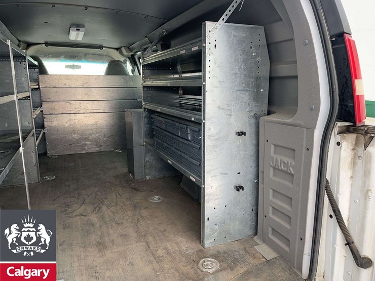 2010-chevrolet-express-3500-image-16