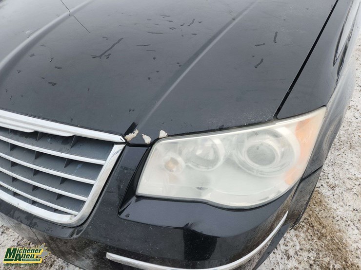 2009-chrysler-town-&-country-image-35