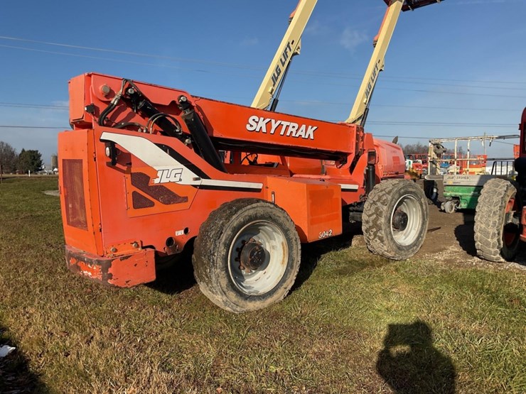 2015-jlg-8042-image-2