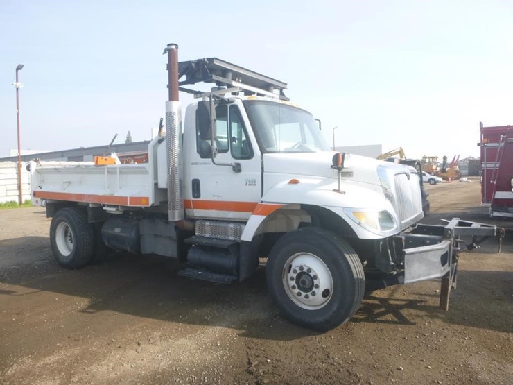 2004-international-7400-image-2