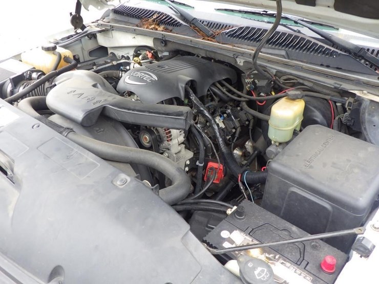 2002-chevrolet-tahoe-image-10