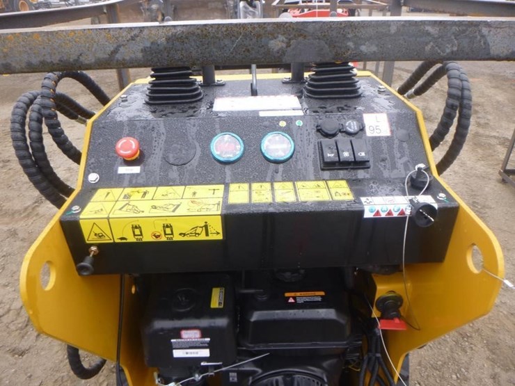 2025-agt-mx-mrt14-skid-steer-track-loader-image-12