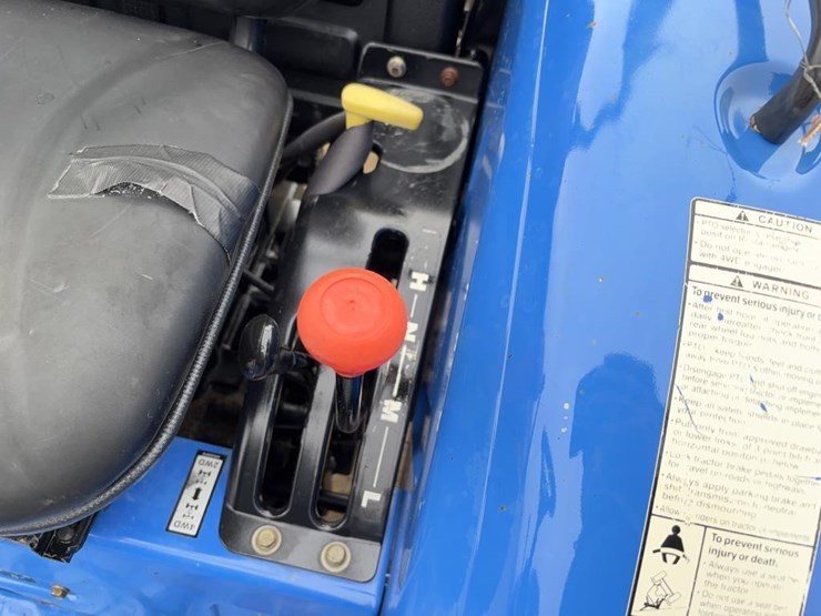 2017-new-holland-workmaster-40-image-38