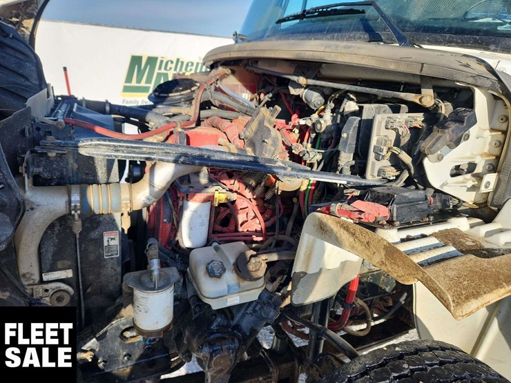 2008-freightliner-m2-106-image-14