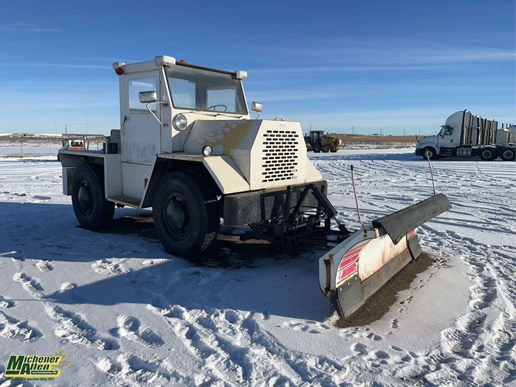 0-airport-tug-with-snow-plow-s/a-service-truck-image-2