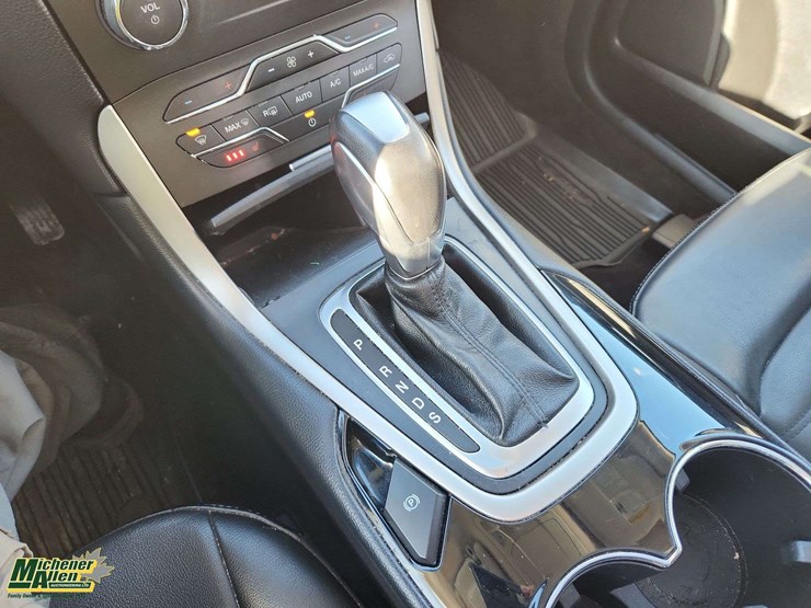 2017-ford-edge-sel-image-24