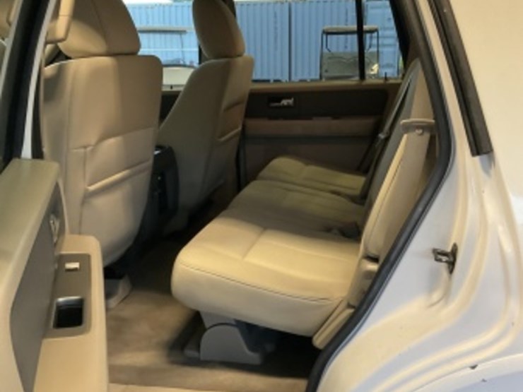 2014-ford-expedition-image-24