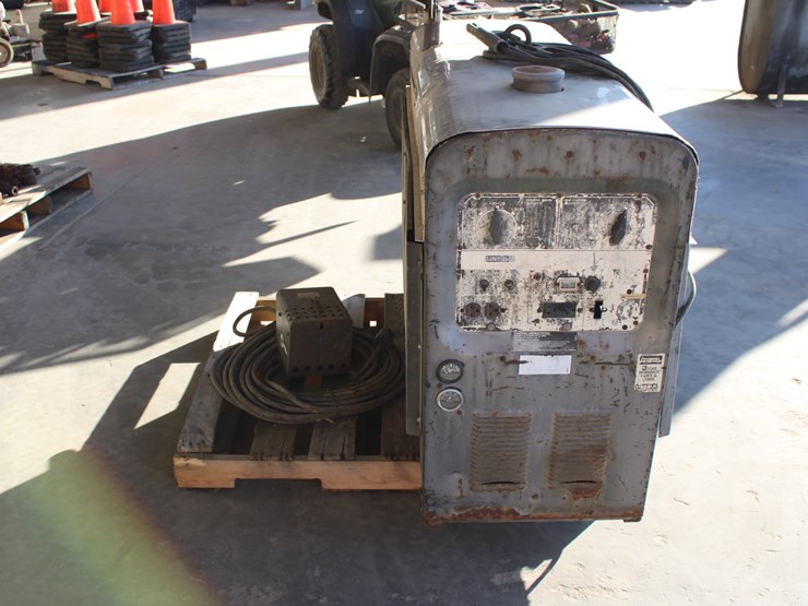 #1042-•-lincoln-welding-machine-image-1