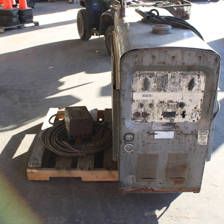 #1042 • Lincoln Welding Machine
