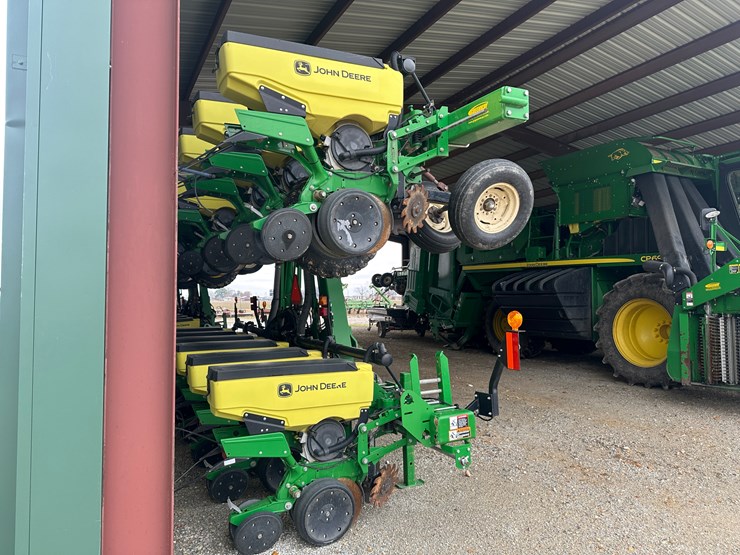 john-deere-1725-image-3