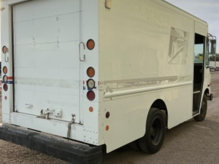 2002-workhorse-p20-delivery-van-image-5