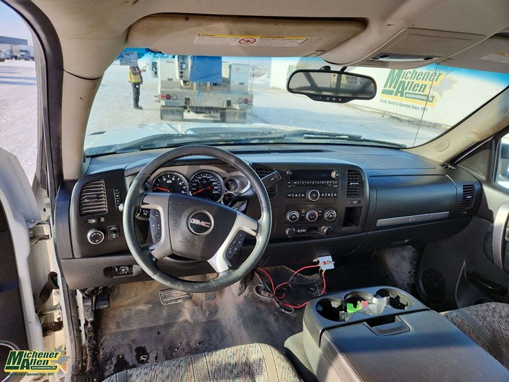 2013-gmc-sierra-3500hd-image-16